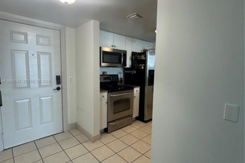 Condo in Miami, Florida, 1 bedroom  № 2028820 - photo 14