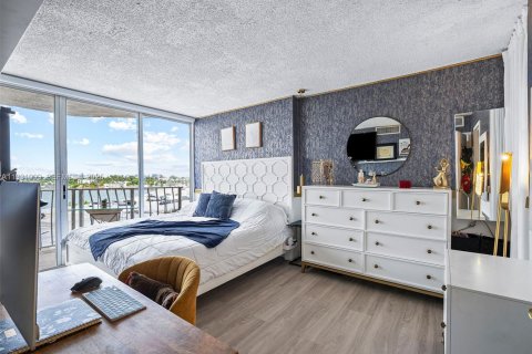 Купить кондоминиум в Норт-Бей-Виллидж, Флорида 2 спальни, 98.57м2, № 1992336 - фото 4