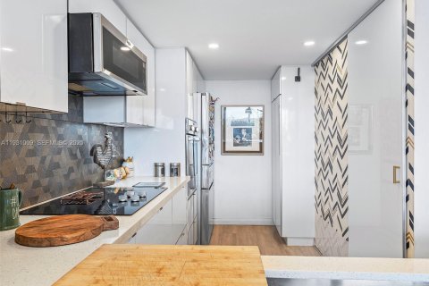 Купить кондоминиум в Норт-Бей-Виллидж, Флорида 2 спальни, 98.57м2, № 1992336 - фото 20