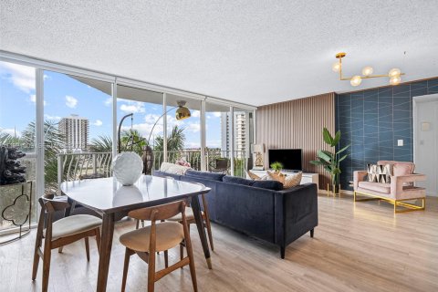 Купить кондоминиум в Норт-Бей-Виллидж, Флорида 2 спальни, 98.57м2, № 1992336 - фото 13