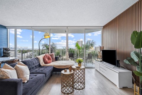 Купить кондоминиум в Норт-Бей-Виллидж, Флорида 2 спальни, 98.57м2, № 1992336 - фото 15