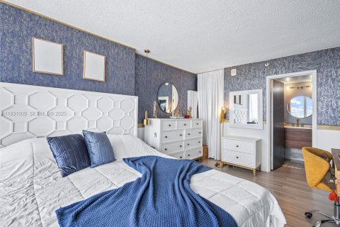 Купить кондоминиум в Норт-Бей-Виллидж, Флорида 2 спальни, 98.57м2, № 1992336 - фото 24