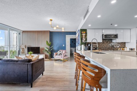 Купить кондоминиум в Норт-Бей-Виллидж, Флорида 2 спальни, 98.57м2, № 1992336 - фото 17