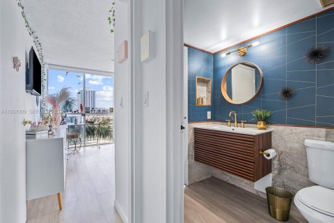 Купить кондоминиум в Норт-Бей-Виллидж, Флорида 2 спальни, 98.57м2, № 1992336 - фото 29