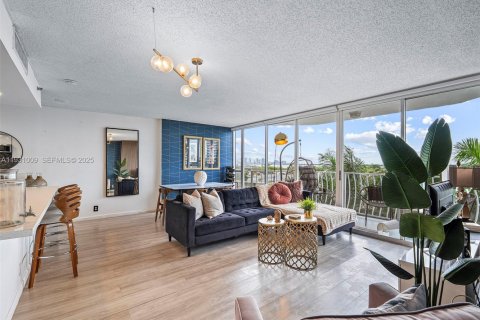 Купить кондоминиум в Норт-Бей-Виллидж, Флорида 2 спальни, 98.57м2, № 1992336 - фото 16