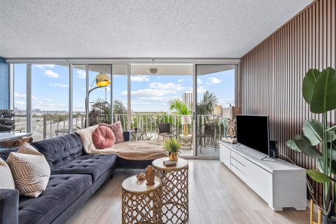 Купить кондоминиум в Норт-Бей-Виллидж, Флорида 2 спальни, 98.57м2, № 1992336 - фото 12