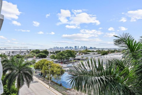 Купить кондоминиум в Норт-Бей-Виллидж, Флорида 2 спальни, 98.57м2, № 1992336 - фото 9