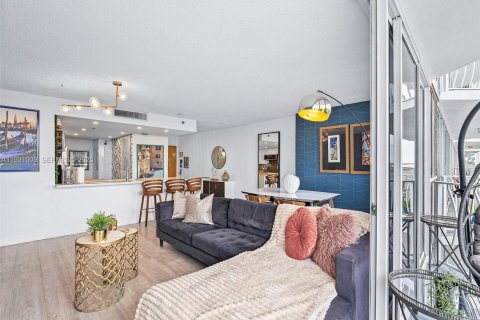 Купить кондоминиум в Норт-Бей-Виллидж, Флорида 2 спальни, 98.57м2, № 1992336 - фото 28