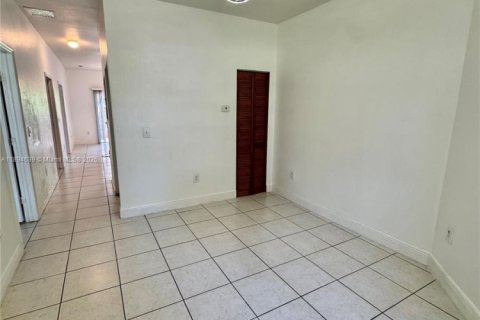 Appartement à louer à North Miami Beach, Floride: 2 chambres, 92.9 m2 № 1952279 - photo 1