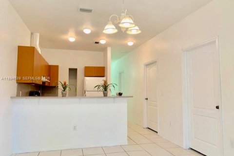 Снять в аренду квартиру в Норт-Майами-Бич, Флорида 2 спальни, 92.9м2, № 1952279 - фото 25