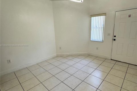 Appartement à louer à North Miami Beach, Floride: 2 chambres, 92.9 m2 № 1952279 - photo 4
