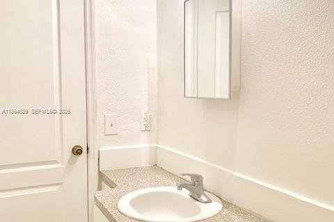 Снять в аренду квартиру в Норт-Майами-Бич, Флорида 2 спальни, 92.9м2, № 1952279 - фото 23