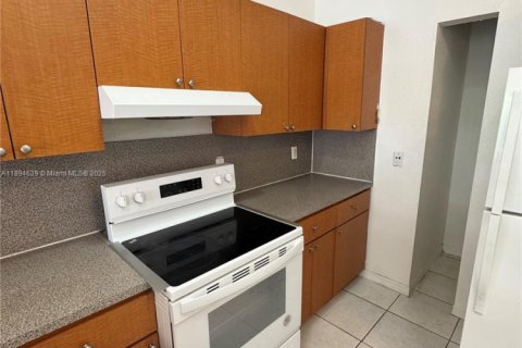 Appartement à louer à North Miami Beach, Floride: 2 chambres, 92.9 m2 № 1952279 - photo 9