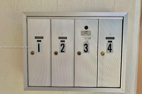 Снять в аренду квартиру в Норт-Майами-Бич, Флорида 2 спальни, 92.9м2, № 1952279 - фото 30