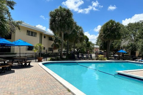 Condo in Fort Lauderdale, Florida, 2 bedrooms  № 1968161 - photo 17