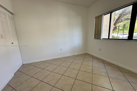 Condo in Fort Lauderdale, Florida, 2 bedrooms  № 1968161 - photo 9