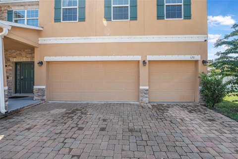 House in DeLand, Florida 6 bedrooms, 365.29 sq.m. № 2131663 - photo 3