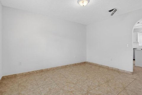 House in Clermont, Florida 4 bedrooms, 197.7 sq.m. № 2206784 - photo 23