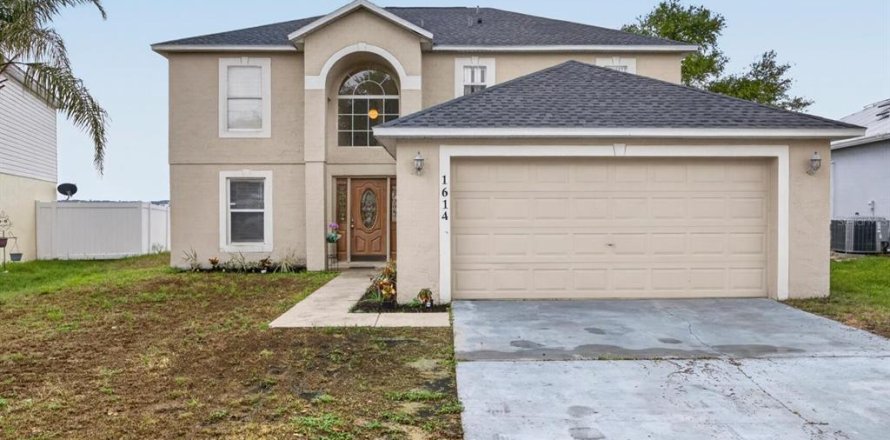 House in Clermont, Florida 4 bedrooms, 197.7 sq.m. № 2206784