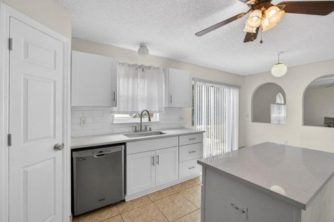 House in Clermont, Florida 4 bedrooms, 197.7 sq.m. № 2206784 - photo 6