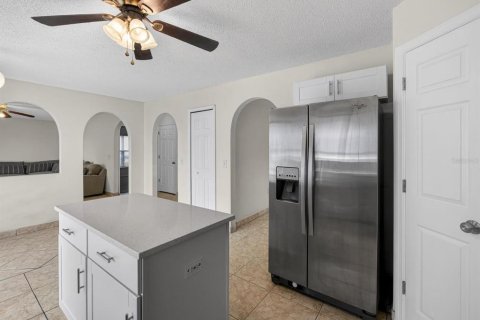 House in Clermont, Florida 4 bedrooms, 197.7 sq.m. № 2206784 - photo 7