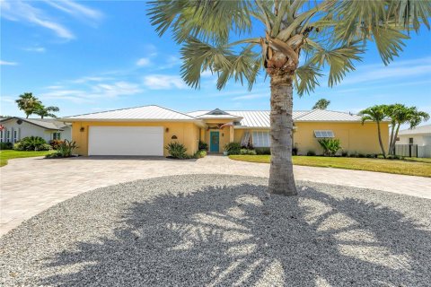 Casa en Bradenton, Florida 3 dormitorios, 265.14 m2 № 2131072