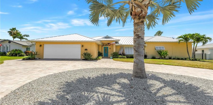 House in Bradenton, Florida 3 bedrooms, 265.14 sq.m. № 2131072