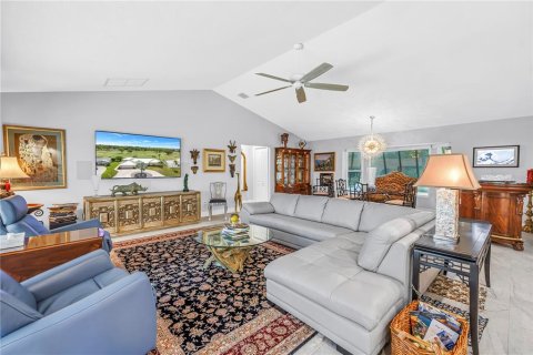 House in Bradenton, Florida 3 bedrooms, 265.14 sq.m. № 2131072 - photo 13