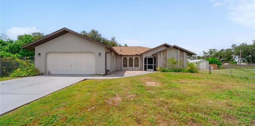Casa en Port Charlotte, Florida 3 dormitorios, 190.26 m2 № 1911333