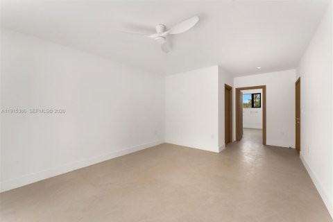 House in Miami, Florida 4 bedrooms, 273.78 sq.m. № 1982671 - photo 13