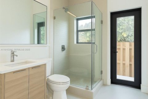 Casa en venta en Miami, Florida, 4 dormitorios, 273.78 m2 № 1982671 - foto 5