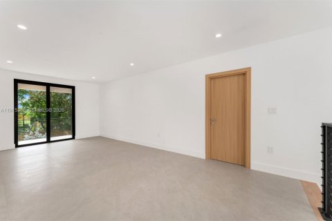 House in Miami, Florida 4 bedrooms, 273.78 sq.m. № 1982671 - photo 20
