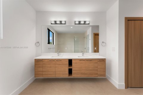House in Miami, Florida 4 bedrooms, 273.78 sq.m. № 1982671 - photo 16