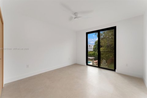 House in Miami, Florida 4 bedrooms, 273.78 sq.m. № 1982671 - photo 14