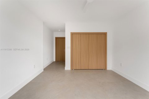 House in Miami, Florida 4 bedrooms, 273.78 sq.m. № 1982671 - photo 22