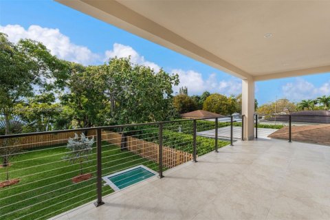 House in Miami, Florida 4 bedrooms, 273.78 sq.m. № 1982671 - photo 17