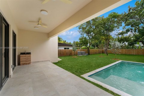 House in Miami, Florida 4 bedrooms, 273.78 sq.m. № 1982671 - photo 9