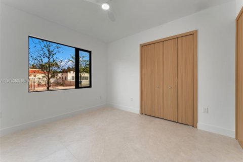 House in Miami, Florida 4 bedrooms, 273.78 sq.m. № 1982671 - photo 23