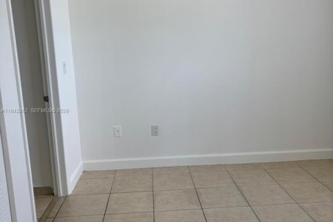 Copropriété à louer à Miami, Floride: 2 chambres, 72.84 m2 № 1999924 - photo 5