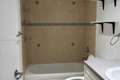 Copropriété à louer à Miami, Floride: 2 chambres, 72.84 m2 № 1999924 - photo 11