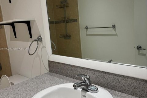 Copropriété à louer à Miami, Floride: 2 chambres, 72.84 m2 № 1999924 - photo 12