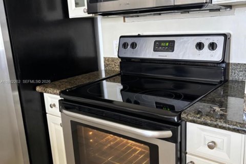 Copropriété à louer à Miami, Floride: 2 chambres, 72.84 m2 № 1999924 - photo 2