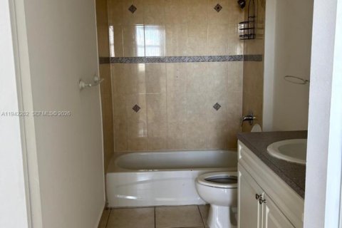 Copropriété à louer à Miami, Floride: 2 chambres, 72.84 m2 № 1999924 - photo 7