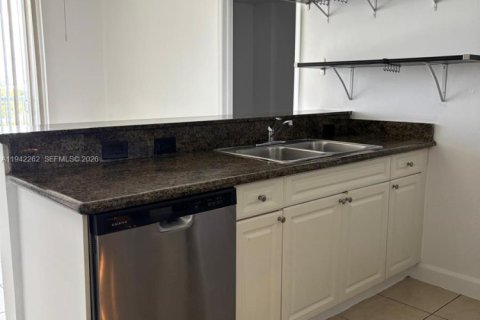 Copropriété à louer à Miami, Floride: 2 chambres, 72.84 m2 № 1999924 - photo 3