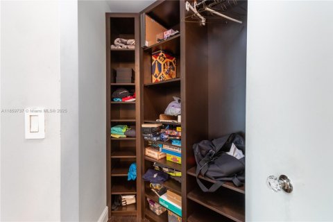 Copropriété à louer à Miami, Floride: 2 chambres, 105.35 m2 № 1957551 - photo 17