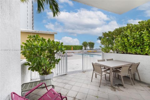 Copropriété à louer à Miami, Floride: 2 chambres, 105.35 m2 № 1957551 - photo 1