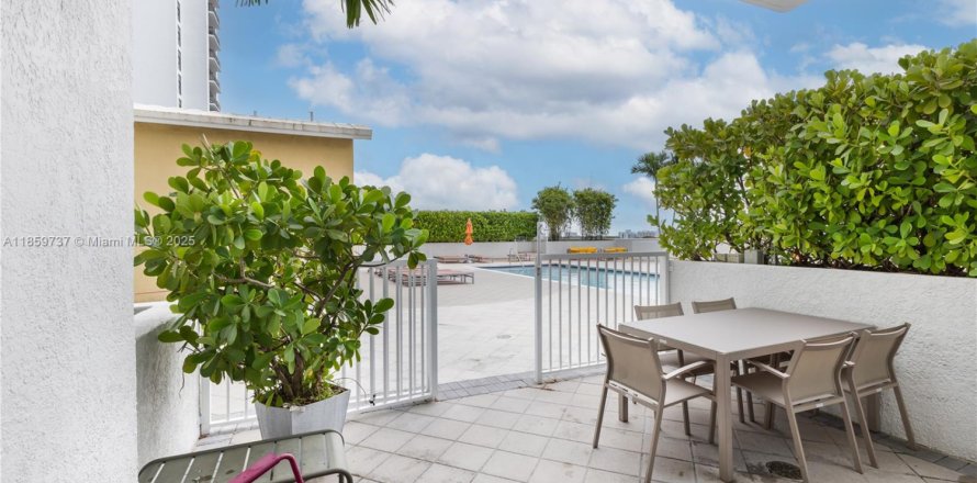 Condo à Miami, Floride, 2 chambres № 1957551