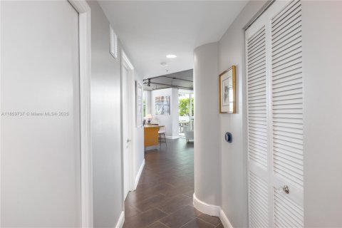 Copropriété à louer à Miami, Floride: 2 chambres, 105.35 m2 № 1957551 - photo 19