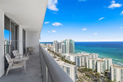 Condo in Hollywood, Florida, 3 bedrooms  № 1828338 - photo 28