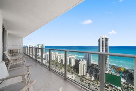 Condo in Hollywood, Florida, 3 bedrooms  № 1828338 - photo 27